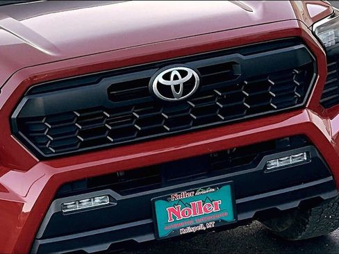 Used 2025 Toyota Tacoma TRD Off-Road image 29