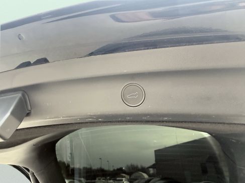 Used 2023 Tesla Model Y Performance image 13