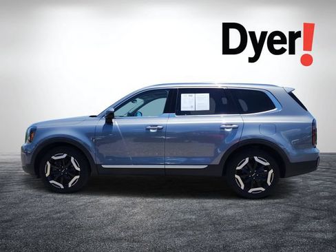Certified 2024 Kia Telluride EX w/ EX Captain's Chair Package FWD image 8