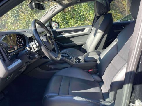 Used 2024 Porsche Cayenne Base image 15