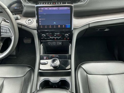 Used 2024 Jeep Grand Cherokee L Limited AWD/4WD image 20