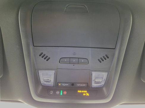 Used 2024 Buick Enclave Premium image 19