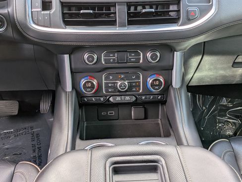 Used 2022 GMC Yukon XL SLT w/ SLT Premium Package AWD/4WD image 21