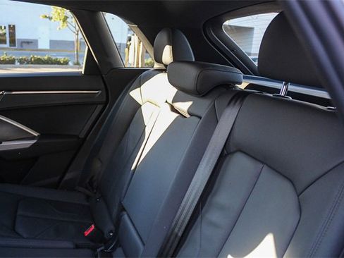 Used 2020 Audi Q3 2.0T Premium w/ Convenience Package image 26