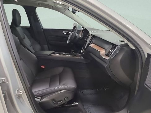 Used 2023 Volvo XC60 B5 Plus AWD/4WD image 14