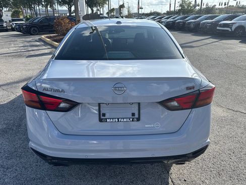 Used 2024 Nissan Altima 2.5 SR w/ SR Premium Package FWD image 13