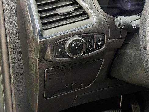 Used 2024 Ford Edge Titanium image 10