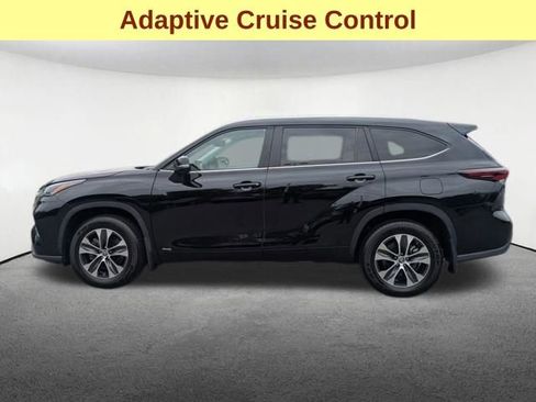 Used 2024 Toyota Highlander XLE AWD/4WD image 8