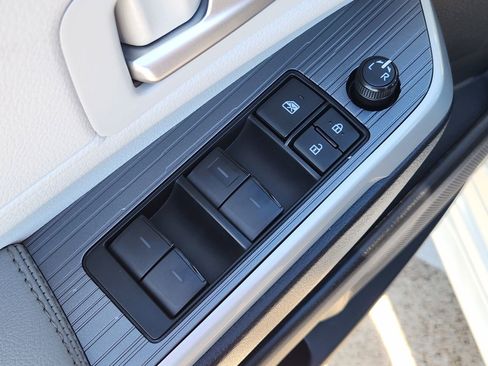 Used 2026 Toyota Sienna XLE image 21