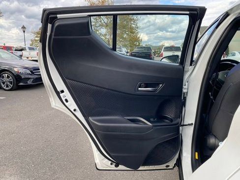 Used 2022 Toyota C-HR XLE image 27
