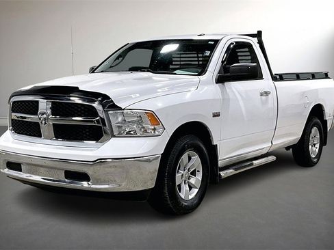 Used 2017 RAM 1500 Classic SLT image 3