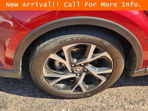Used 2018 Toyota C-HR XLE FWD image 7