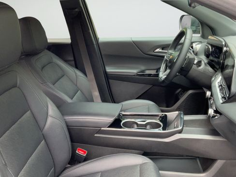 Used 2025 Chevrolet Equinox LT w/ Convenience Package II FWD image 20