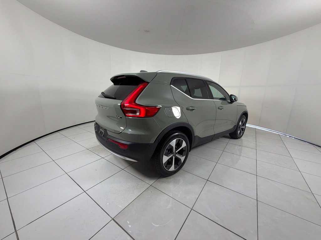 Used 2024 Volvo XC40 B5 Plus AWD/4WD image 5