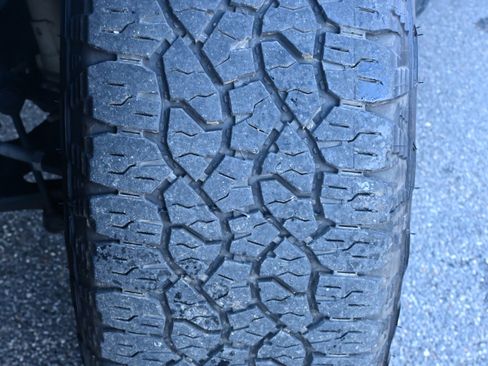 Used 2025 Chevrolet Silverado 2500 Custom w/ Custom Value Package image 11