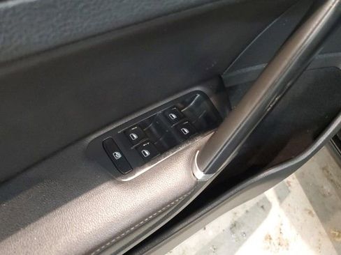 Used 2015 Volkswagen Golf S w/ Lighting Package image 12