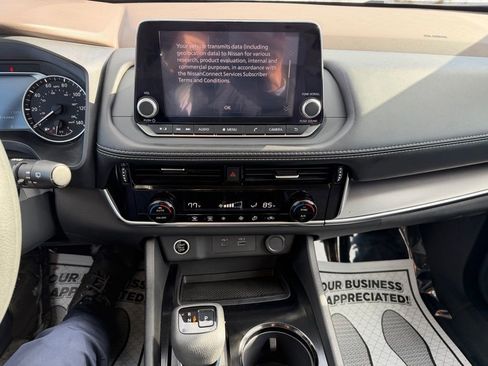 Used 2023 Nissan Rogue SV image 18