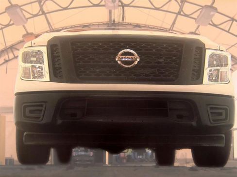 Used 2017 Nissan Titan S RWD image 3