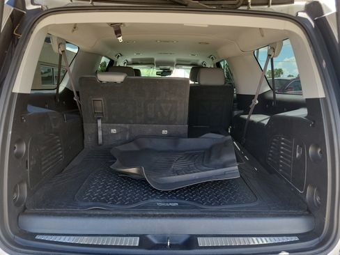 Used 2017 Chevrolet Suburban LT RWD image 7
