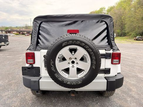 Used 2012 Jeep Wrangler Sahara w/ Connectivity Group AWD/4WD image 6