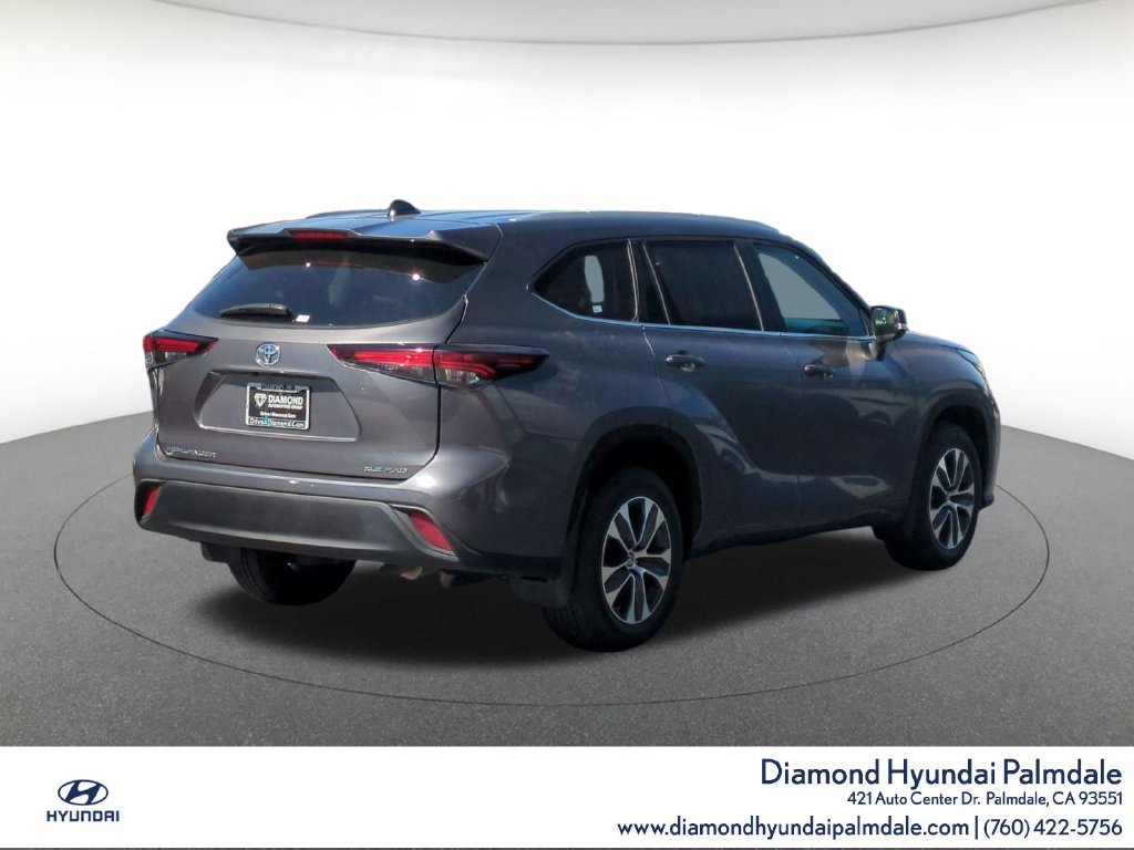 Used 2024 Toyota Highlander XLE AWD/4WD image 7
