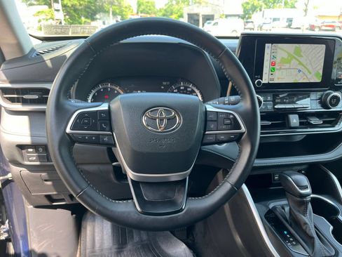 Used 2025 Toyota Highlander LE FWD image 31