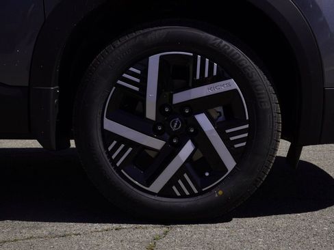 New 2026 Nissan Kicks SV image 7