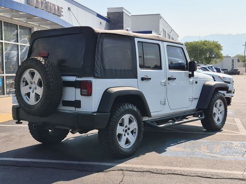 Used 2016 Jeep Wrangler Unlimited Rubicon w/ Connectivity Group AWD/4WD image 3