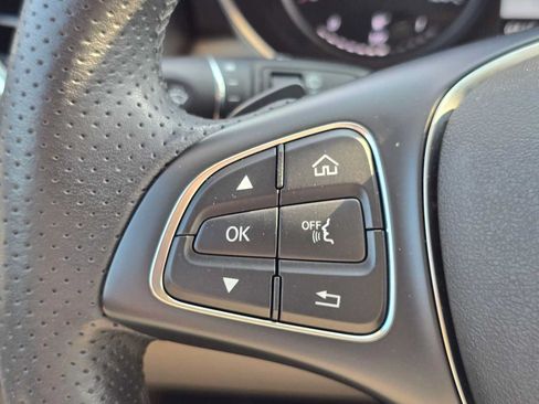Used 2019 Mercedes-Benz GLC 300 4MATIC image 32