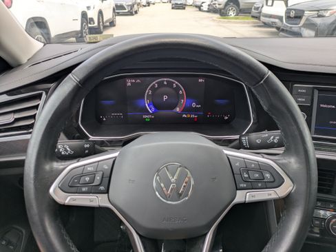 Used 2024 Volkswagen Jetta SE w/ Panoramic Sunroof Package FWD image 23