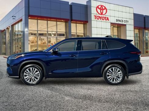 New 2026 Toyota Highlander Platinum AWD/4WD image 3