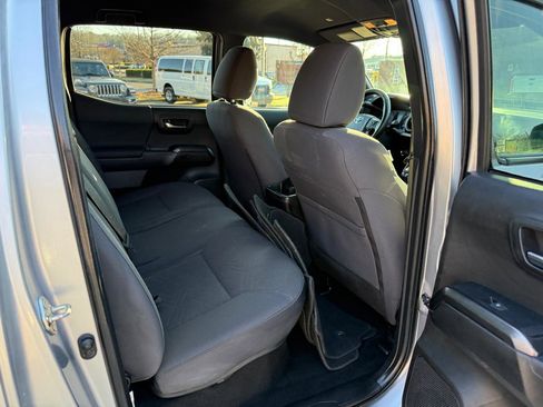 Used 2019 Toyota Tacoma TRD Off-Road w/ Technology Package image 20