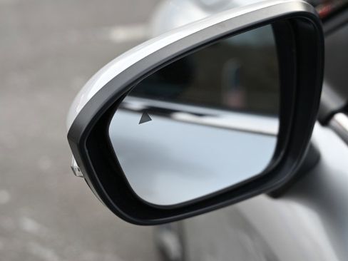 Used 2023 Mitsubishi Outlander SE image 10