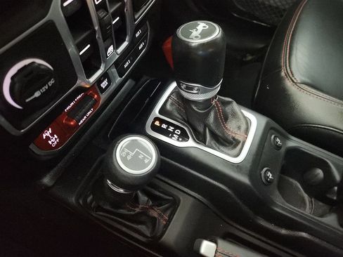 Used 2018 Jeep Wrangler Unlimited Rubicon AWD/4WD image 31