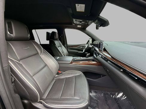 Used 2024 Cadillac Escalade ESV Premium Luxury w/ Performance Package image 14