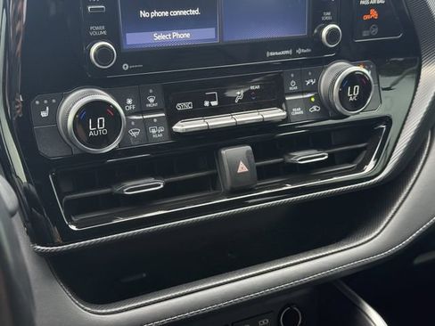 Used 2022 Toyota Highlander XSE FWD image 28