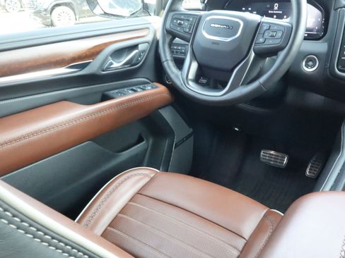 Used 2024 GMC Yukon Denali Ultimate AWD/4WD image 13