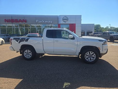 Used 2023 Nissan Frontier SV w/ SV Convenience Package AWD/4WD image 8