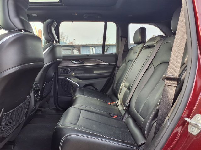 Used 2023 Jeep Grand Cherokee Overland w/ Luxury Tech Group IV AWD/4WD image 12
