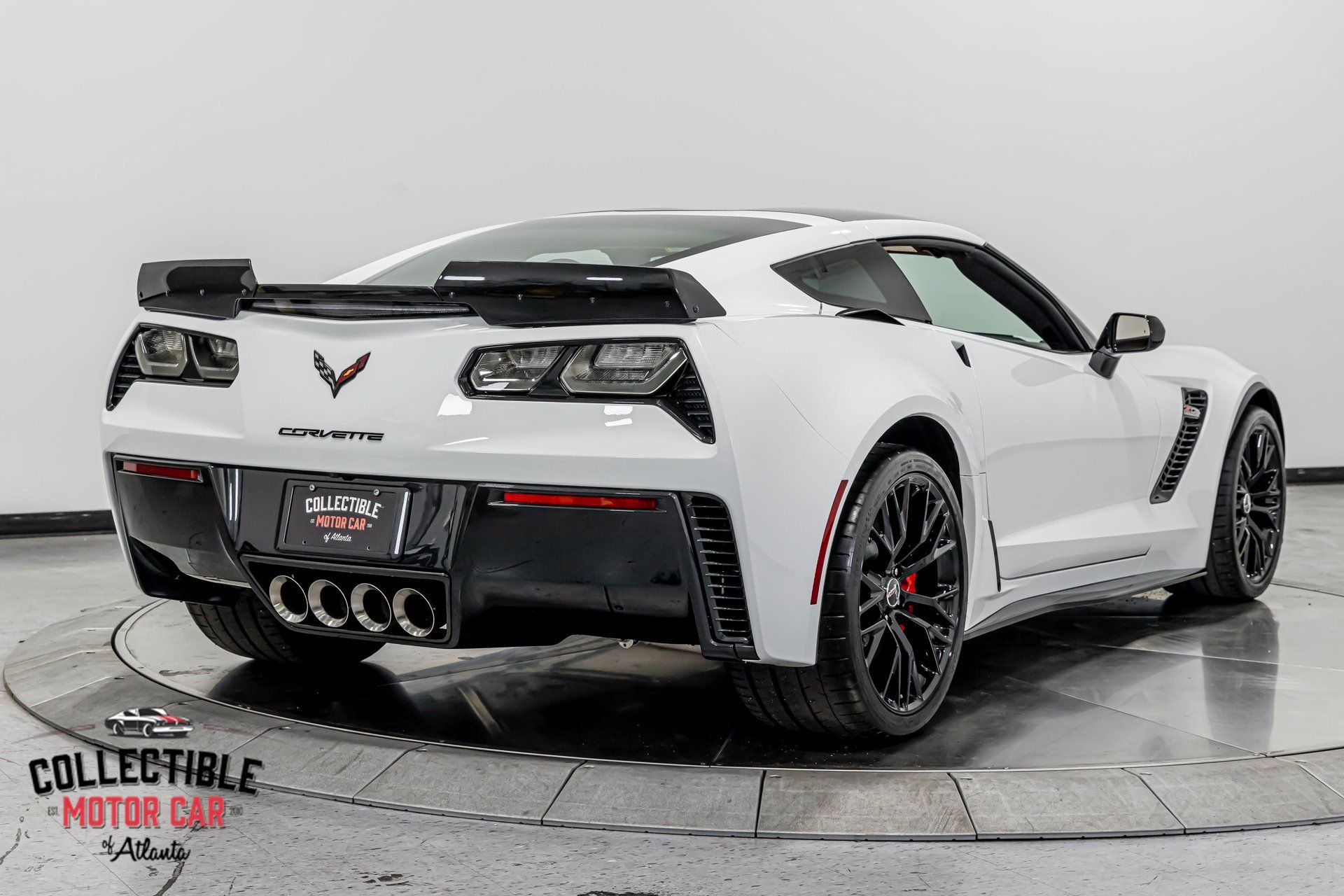 Used 2015 Chevrolet Corvette Z06 w/ 3LZ Preferred Equipment Group RWD image 21