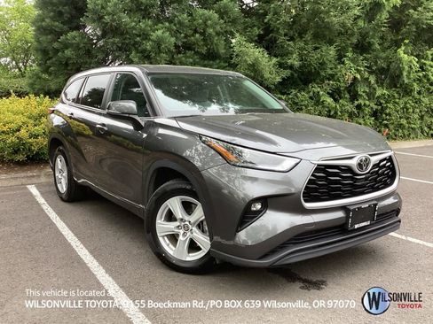 Used 2023 Toyota Highlander LE FWD image 1