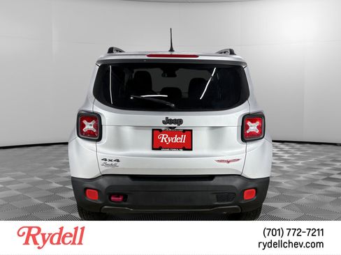 Used 2017 Jeep Renegade Trailhawk AWD/4WD image 4