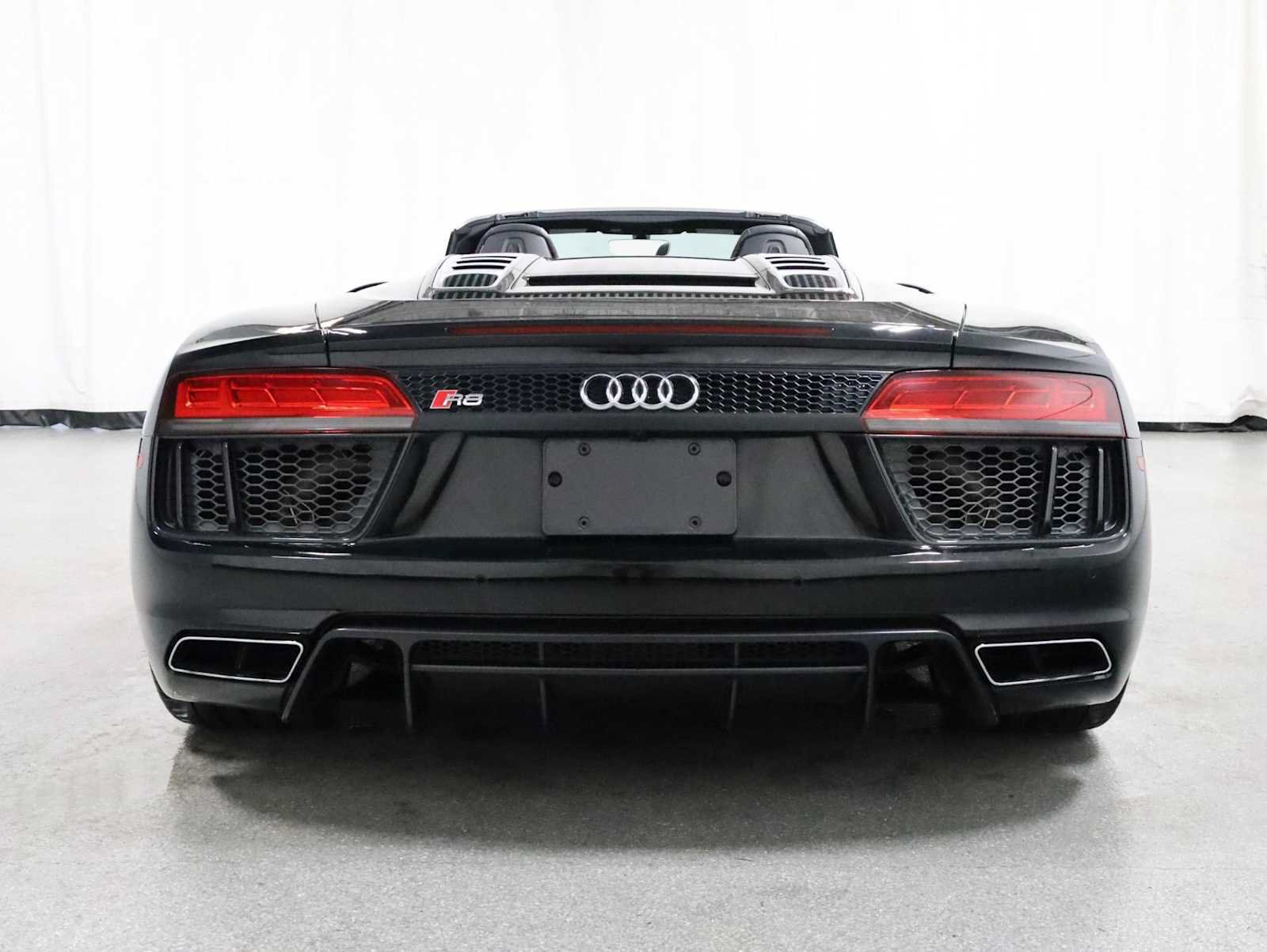 Used 2017 Audi R8 V10 w/ Carbon Exterior Package AWD/4WD image 7