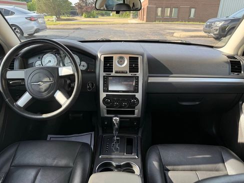 Used 2009 Chrysler 300 Touring RWD image 22