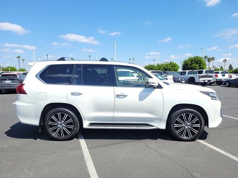 Used 2017 Lexus LX 570 4WD image 39