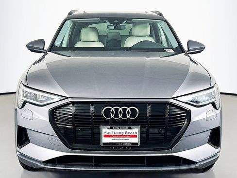 Used 2022 Audi e-tron Premium w/ Convenience Plus Package image 2