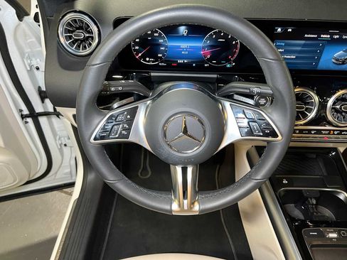 Certified 2025 Mercedes-Benz GLA 250 4MATIC image 25