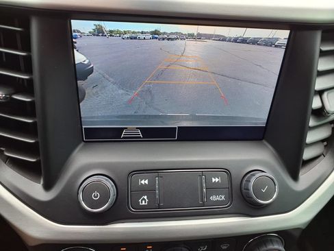 Used 2022 GMC Acadia SLE w/ Driver Convenience Package FWD image 7