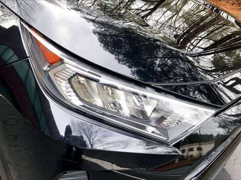 Used 2020 Toyota RAV4 XLE image 26