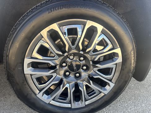 Used 2023 GMC Yukon Denali Ultimate AWD/4WD image 8